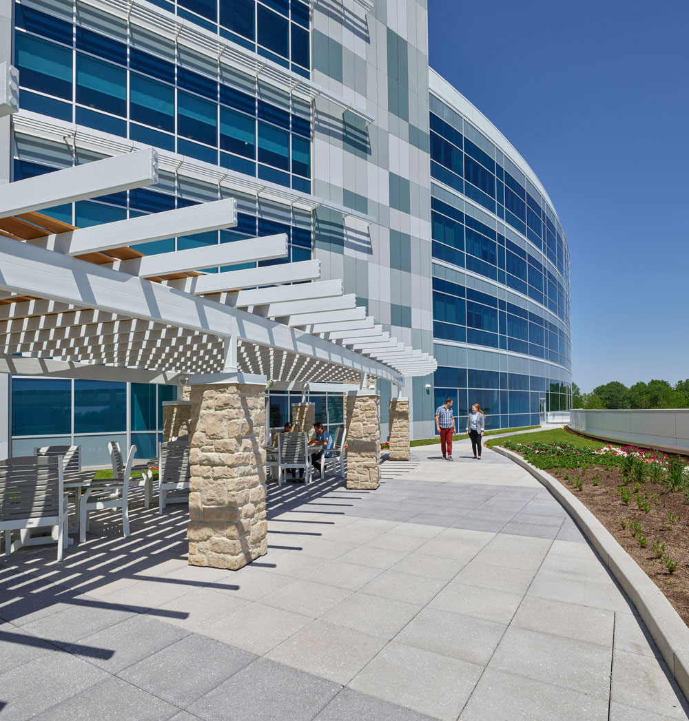 Walkway outside of Deaconess Orthopedic and Neuroscience Hospital