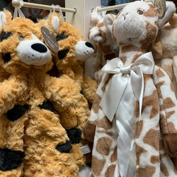 image of tiger and giraffe blanket stuffed animals